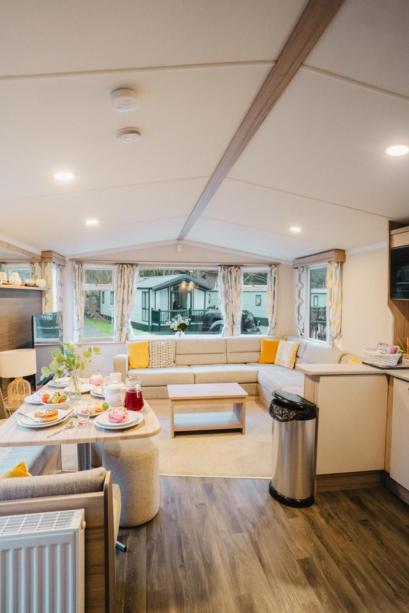 Beautiful 3bed Caravan On Windermere - On White Cross Bay Apartment