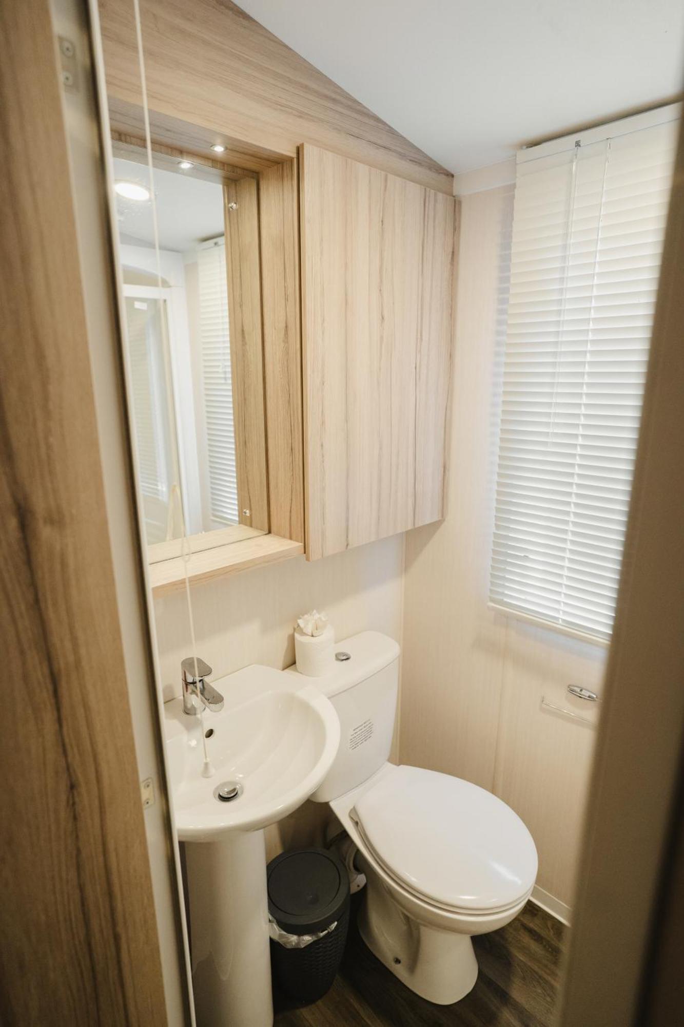 Beautiful 3bed Caravan On Windermere - On White Cross Bay *